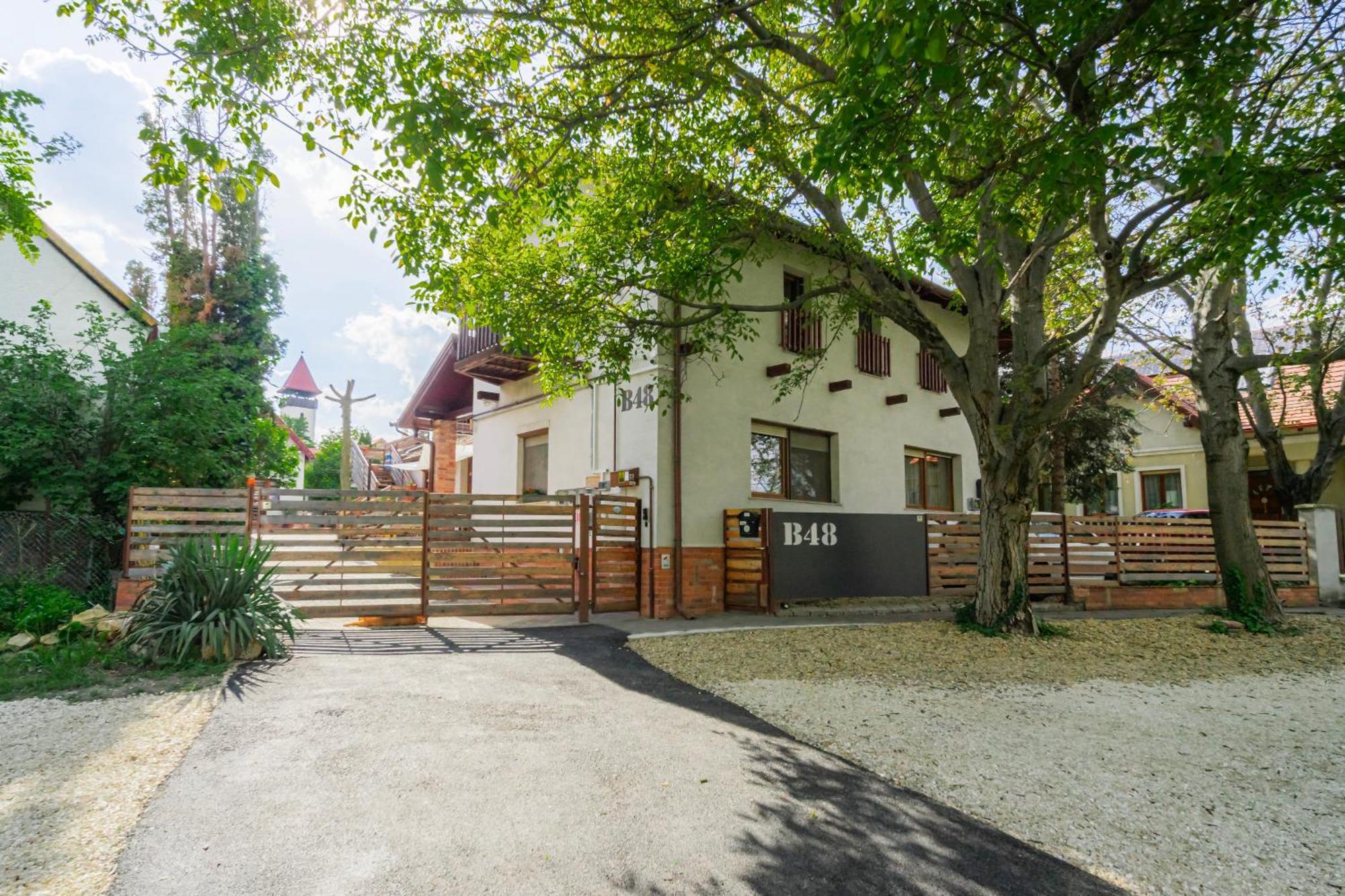 فيلا B48 Gardenhouse - A Zoeldben Kenyelmesen Törökbálint المظهر الخارجي الصورة